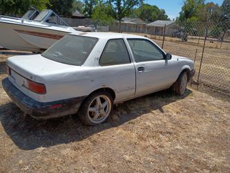 91 Nissan Sentra e edition runs great just replaced fuel line needs battery might have some fees as is run good