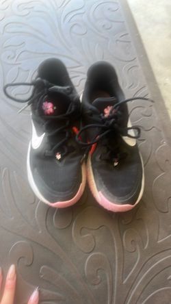 Nike shoes girls 3.5