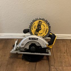 DEWALT 20V Brushkess 6.5 Circular Saw With Electrical Brake
