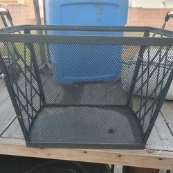 BLACK METAL DECORATIVE RACK
