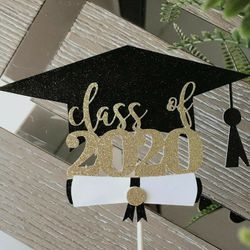 Get Ready For Graduation With This Cake Toppers! 