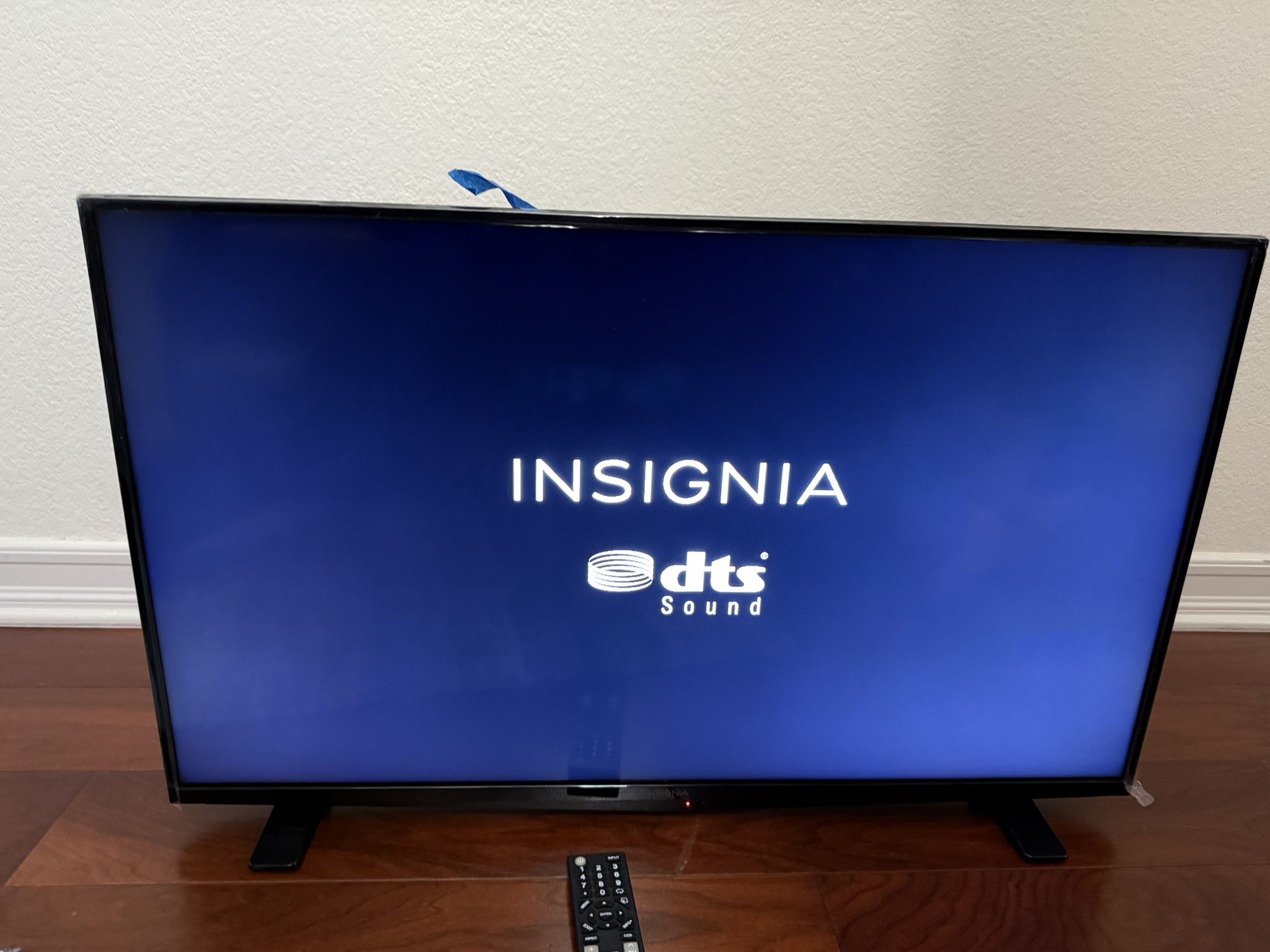 Insignia 39” LED TV Great Condition