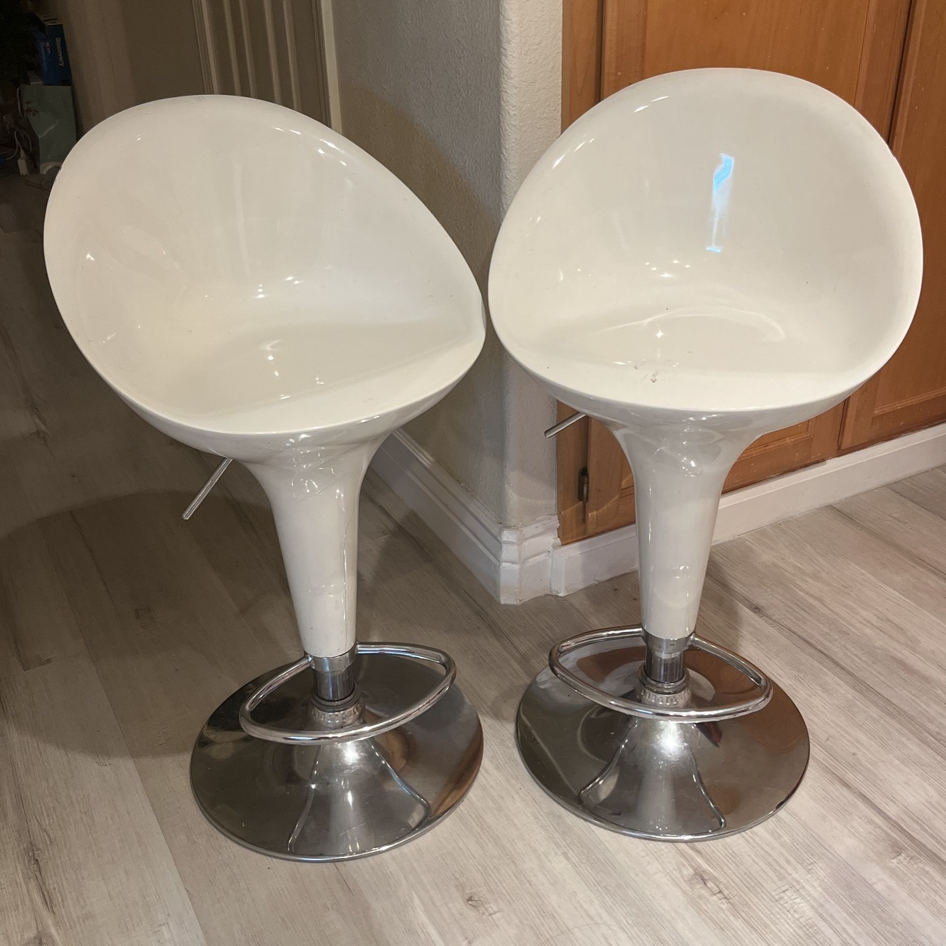 Swivle Bar Stool