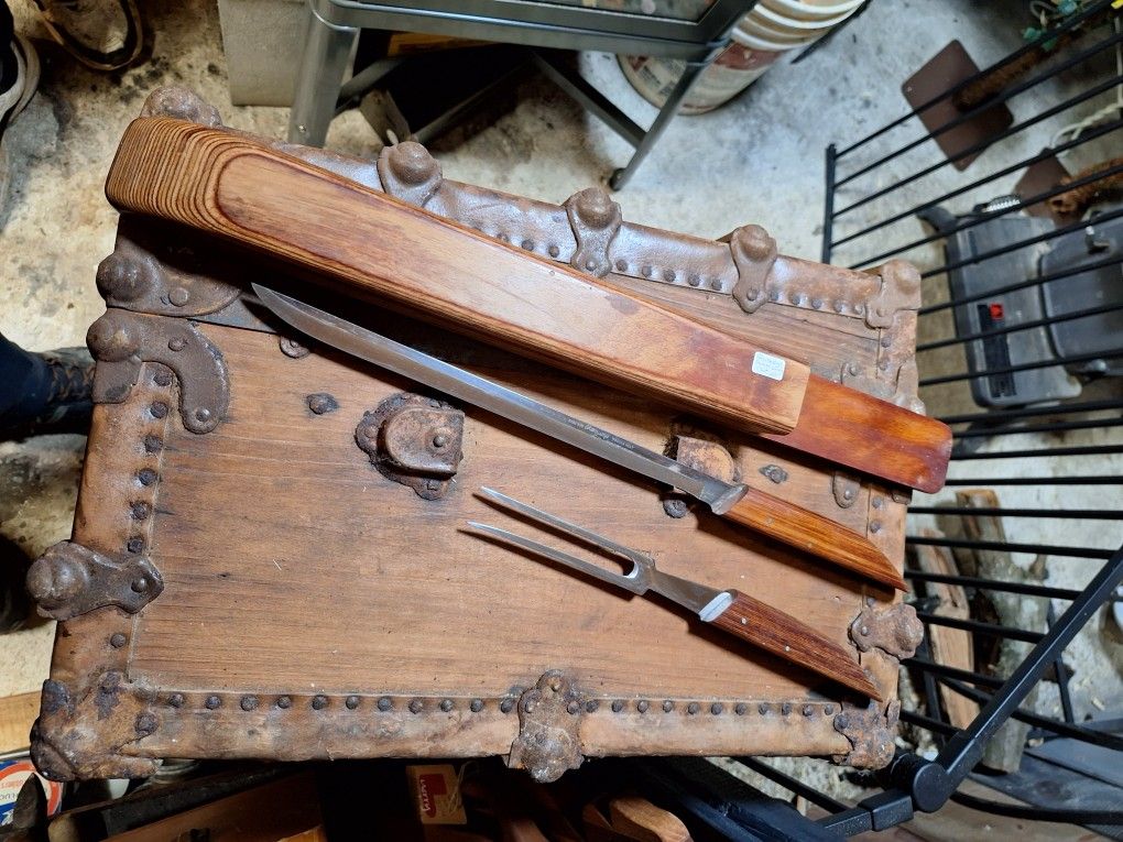 Carving Knife And Fork Set With Wooden Sheathe