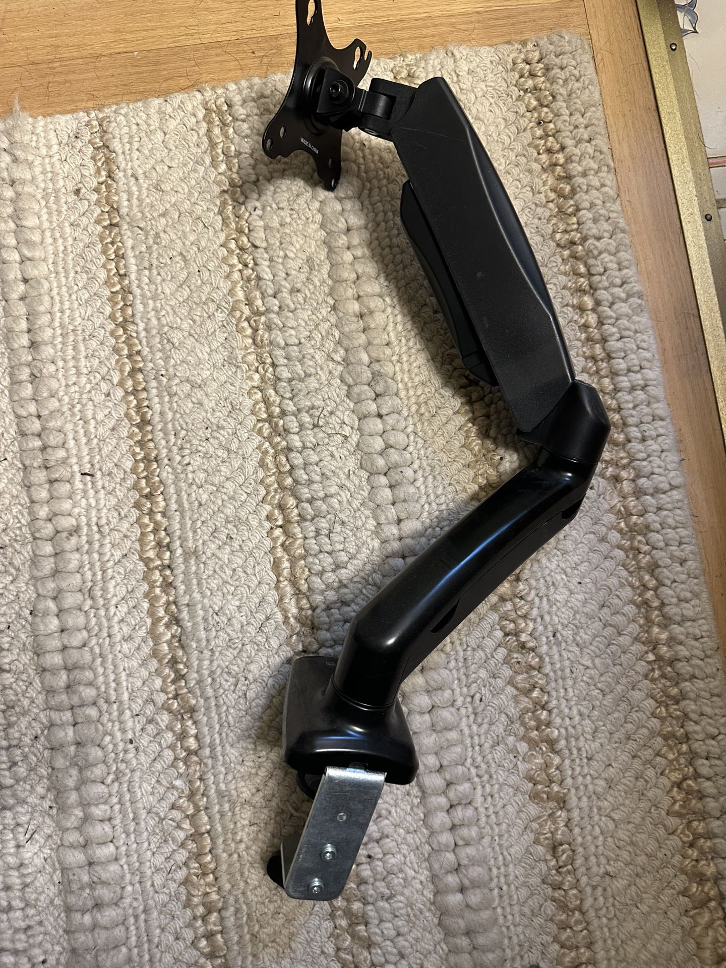 Single Monitor Arm