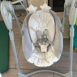 Graco Slim Spaces Compact Baby Swing
