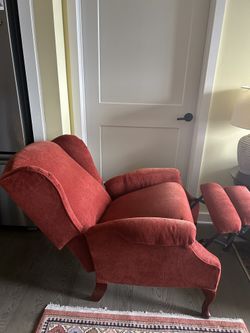 Recliner – Macy’s Queen Ann – Russet color
