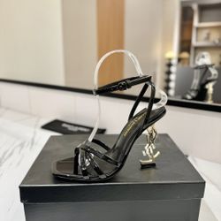 High-heeled sandals with letters and metal buckles