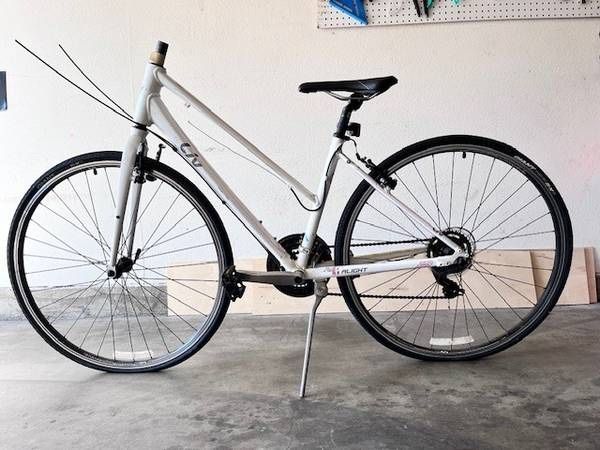 Free 26" Giant Liv 3 Alight bike, missing handlebar