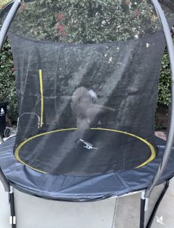 Trampoline 8ft