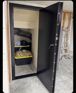 Vault door with keypad