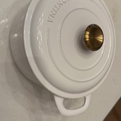 tramontina dutch oven 5.2 l Used, but in excellent condition  Pick up only