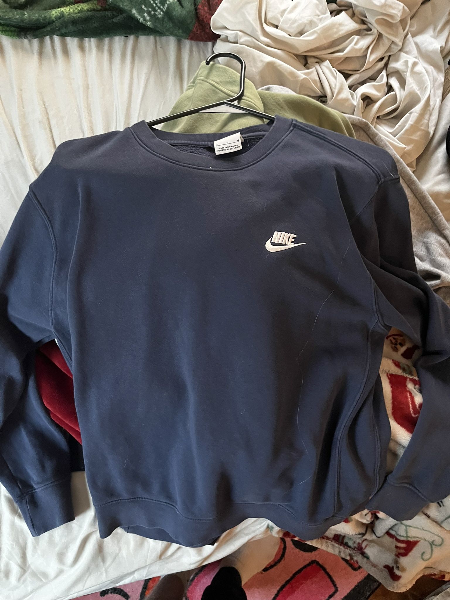 Navy men’s Nike crewneck