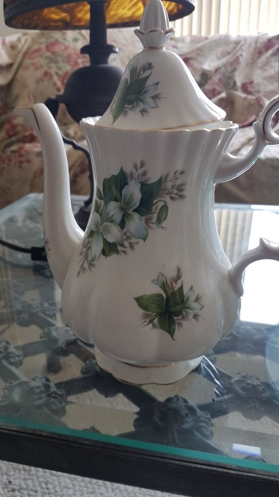 Royal Albert Bone China from UK Trillium
