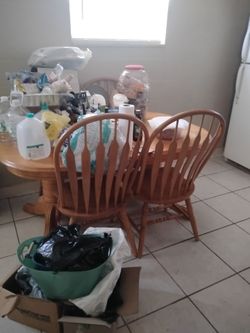 Dinette set w 4 chairs
