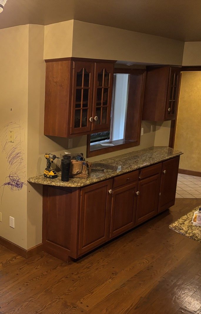 Cabinets Uppers Lowers (Counter top not included)