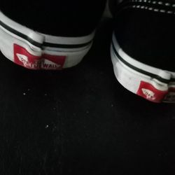 Vans 2 , Converse 2 