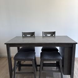 Table Island  4 Chairs 