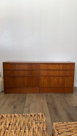 Mid century TV console/dresser