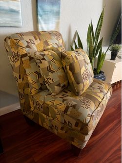 Love seat with 2 pilows