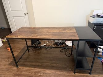 Large Desk With Shlelves