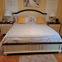 Beautiful Master Bedroom Set Hardly Used 