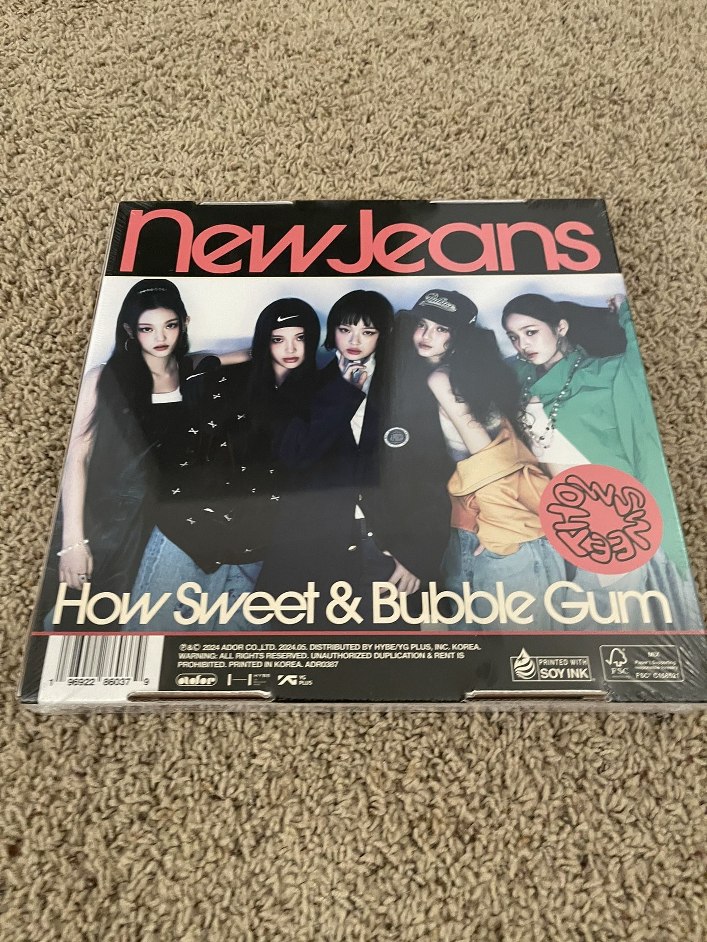 NewJeans “How Sweet” CD