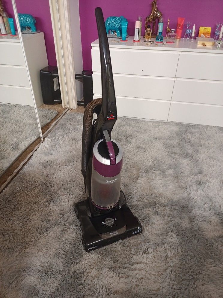 VACUUM CLEANER BISELL