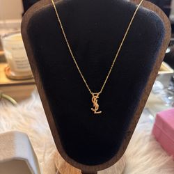 Centered necklace