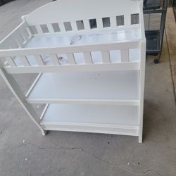 baby changing table 