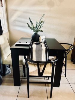 Dinning Table Extendable/Foldable