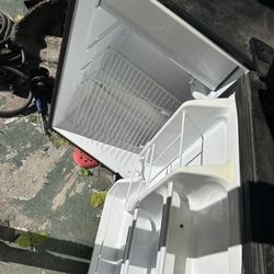 Mini fridge 