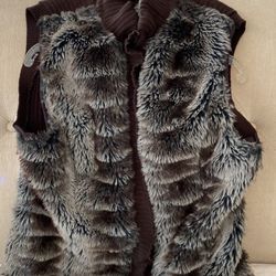 Woman's Large Faux Fur Vest $10 Yonkers 10710