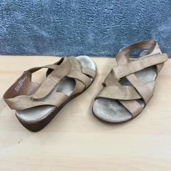 Relativity Re Kit Beige Faux Leather Sandals Low Wedge Heel Y2K