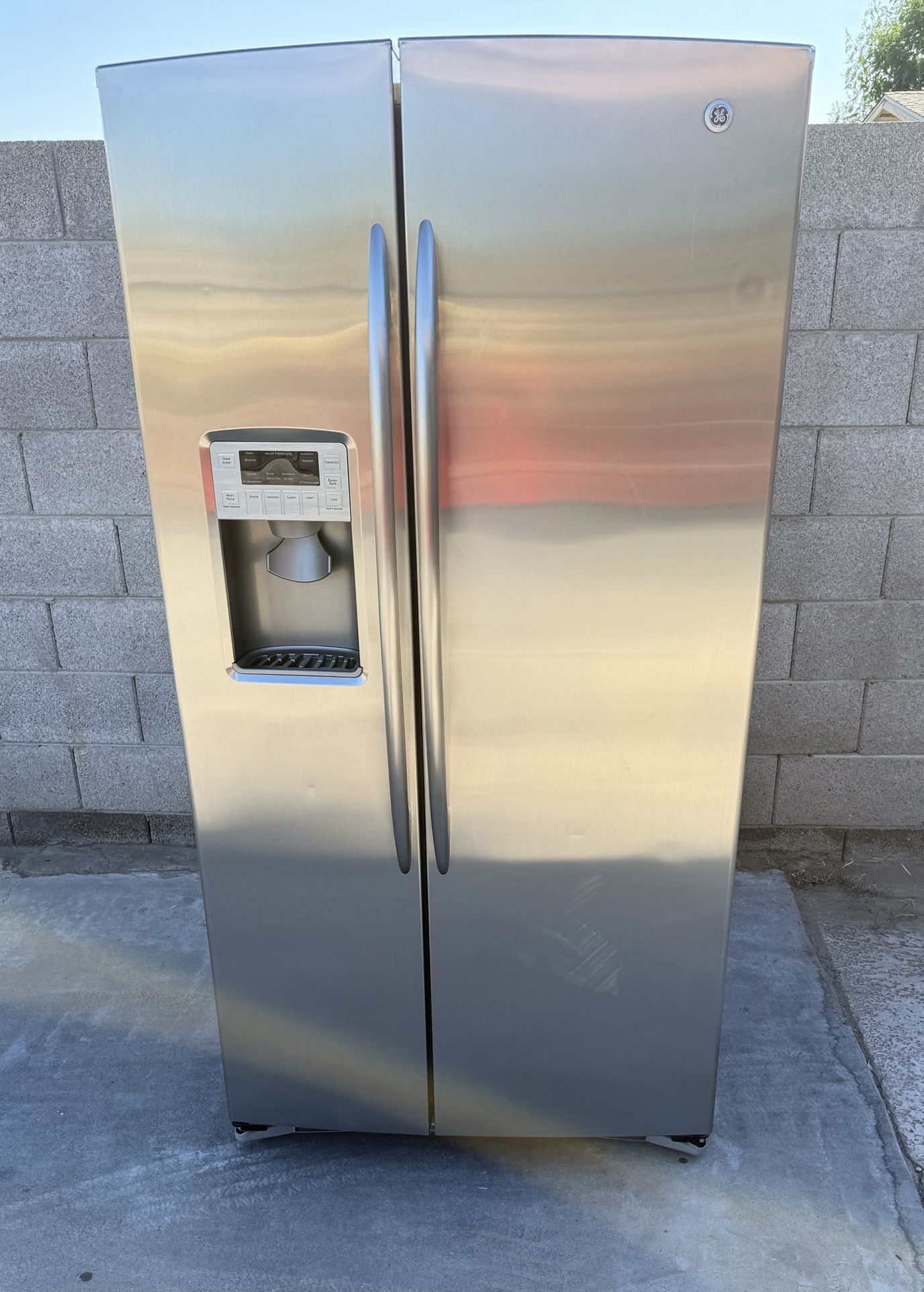 REFRIGERATOR GE STAINLESS STEEL