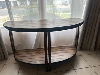 Entrance table