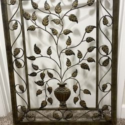 Vintage Iron Leaf Decorated Hanging Wall Decor