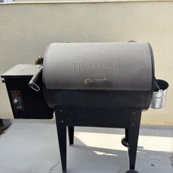 Traeger Wood Pellet Grill & Smoker — Good Condition