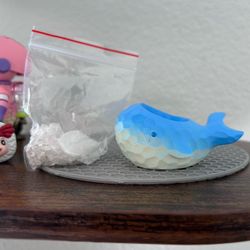 Whale crystal holder with crystals