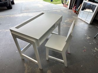 Kids desk and chairs