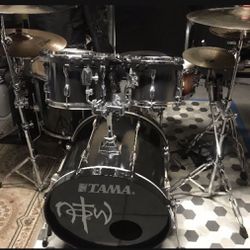 Tama Rockstar 5 Piece Drum Set (Read Full Description).