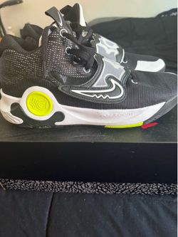 NIKE TENNIS SHOE