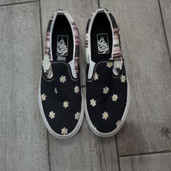 Black Daisy Print Slip-on Vans