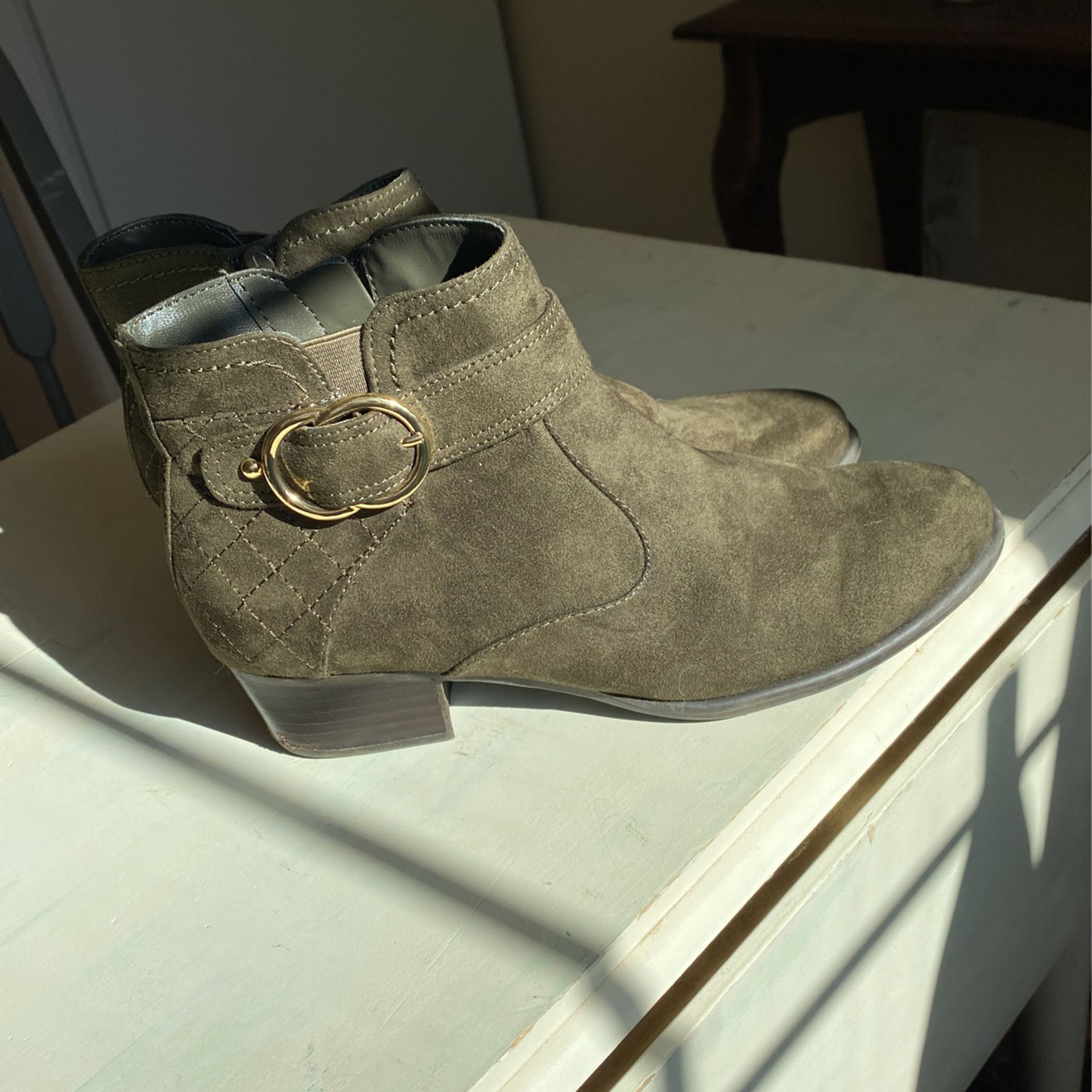 Green Ankle Boots With Zipper On The Side