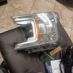 2019 Ford F150 Left Headlight Clean
