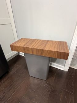 Floating shelf