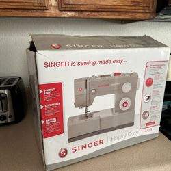 Singer Heavy Duty Sewing Machine 