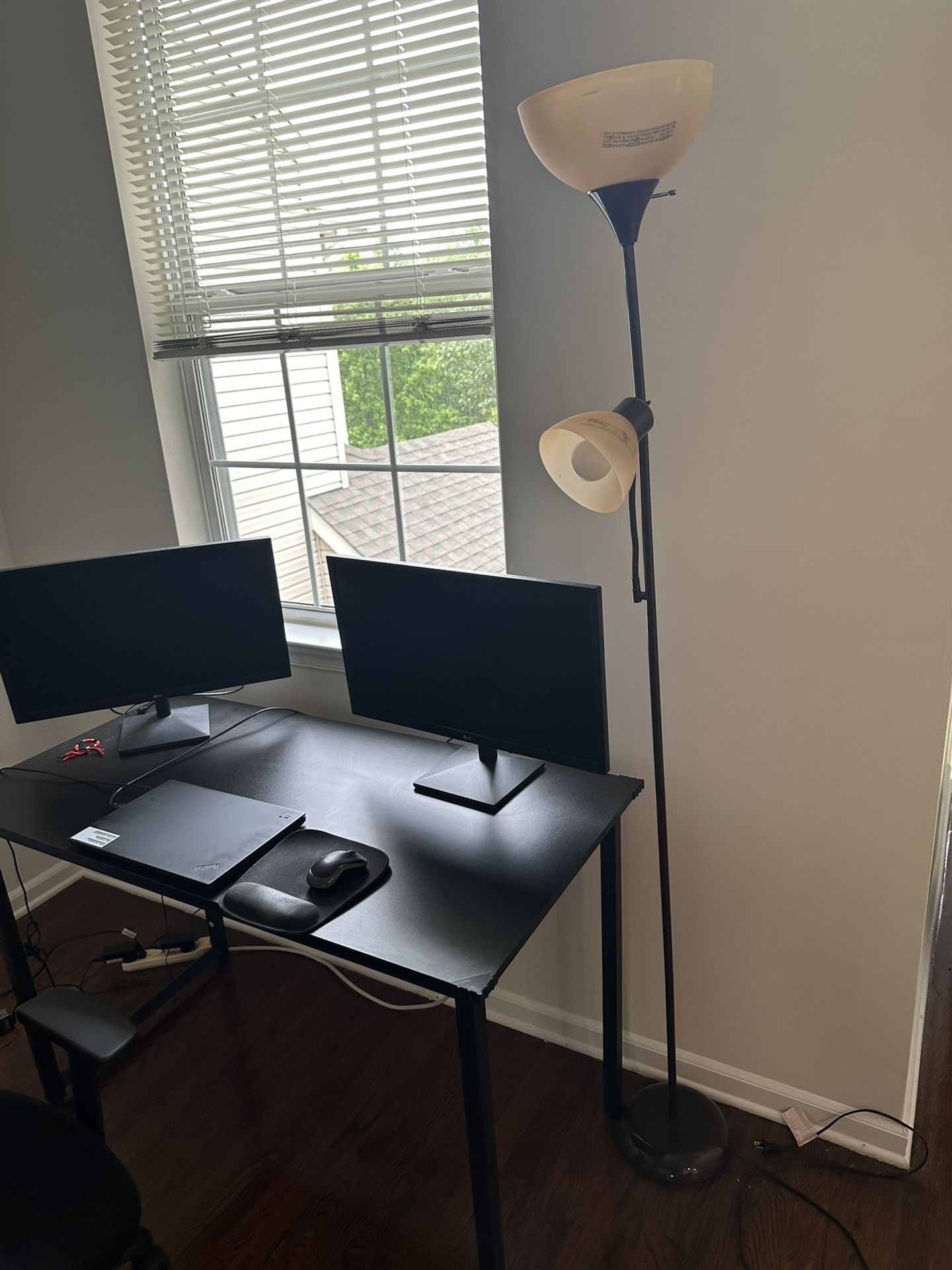 Work Desk With Lamp