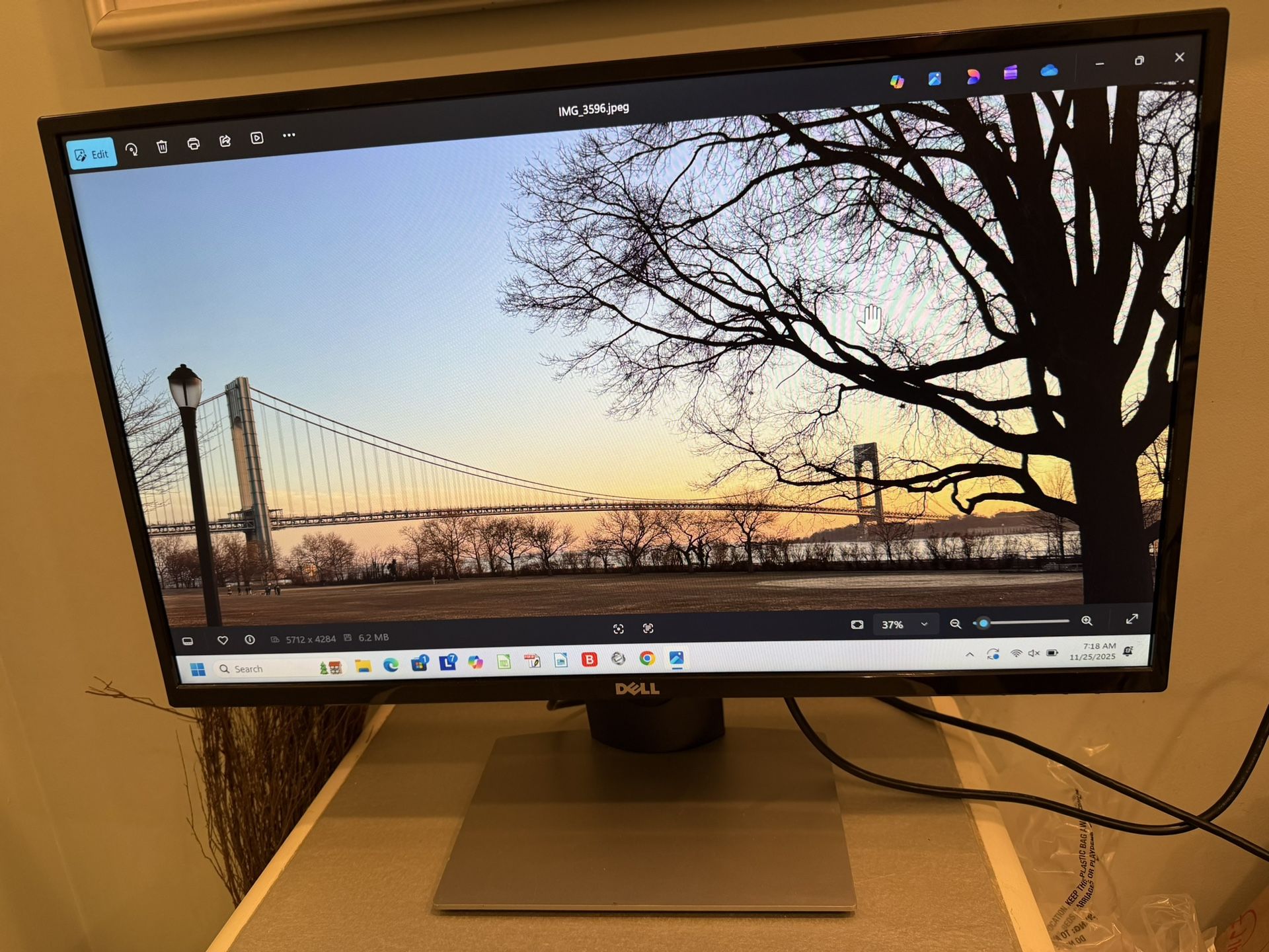 Dell 27” Widescreen IPS Montor