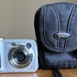 CASIO QV-R51 Compact 5MP SPoint & Shoot 3x Optical Zoom Digital Camera Silver